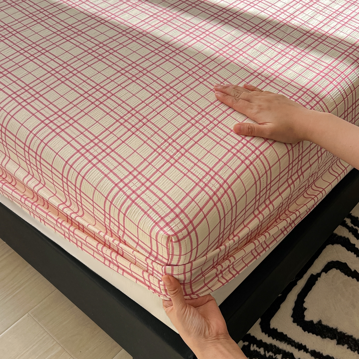 91家纺网 家纺一手货源 找家纺 韩巢家纺 2026新款三层纱单床笠热销款防滑床笠单件 梅森-粉