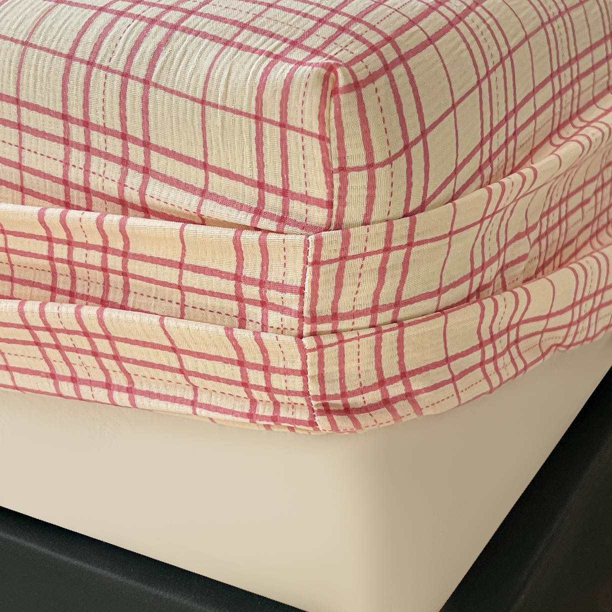 91家纺网 家纺一手货源 找家纺 韩巢家纺 2026新款三层纱单床笠热销款防滑床笠单件 梅森-粉