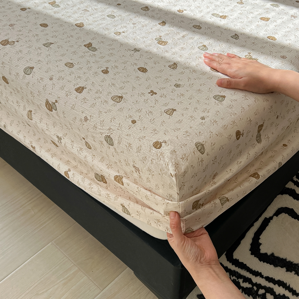 91家纺网 家纺一手货源 找家纺 韩巢家纺 2026新款三层纱单床笠热销款防滑床笠单件 南瓜派