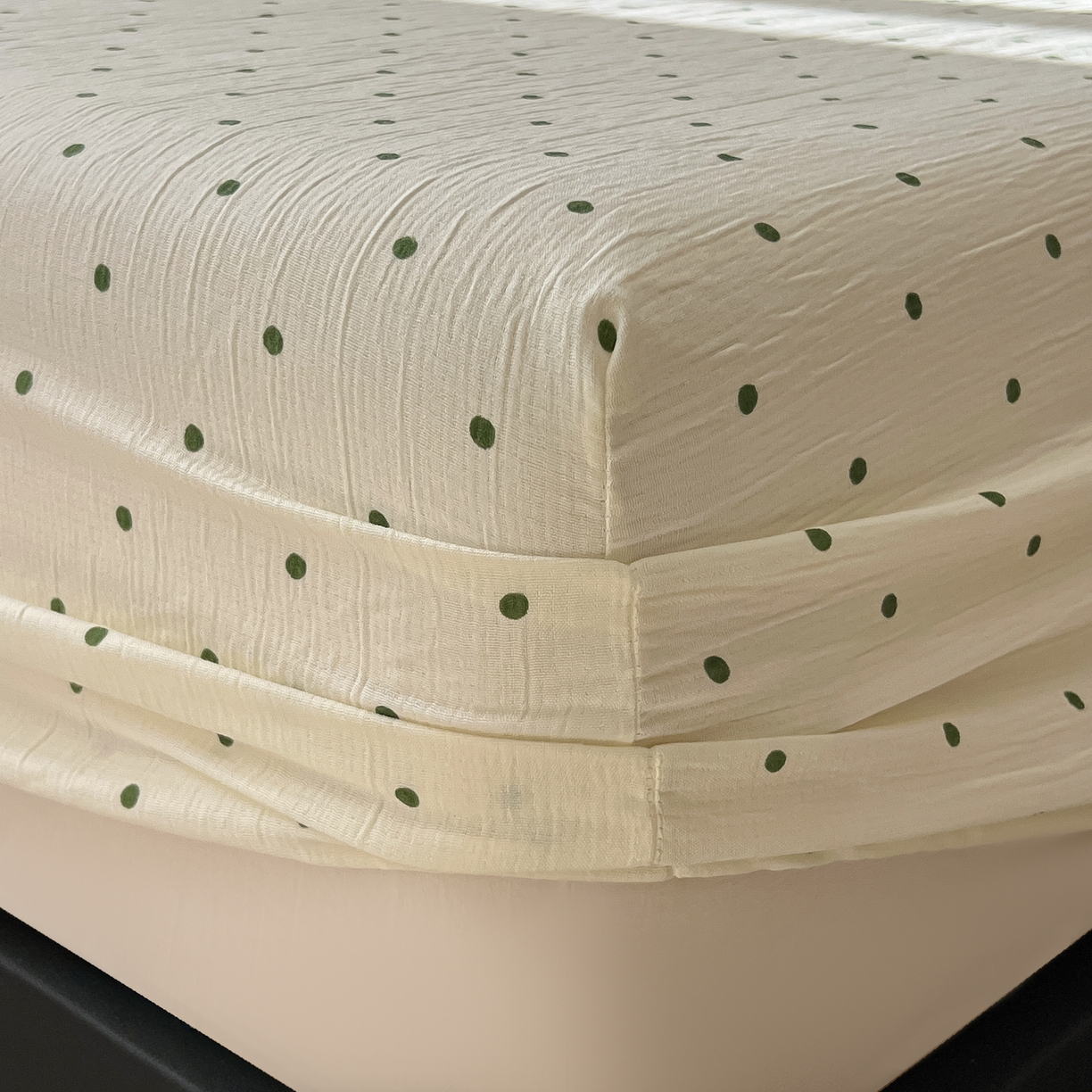 91家纺网 家纺一手货源 找家纺 韩巢家纺 2026新款三层纱单床笠热销款防滑床笠单件 小绿豆