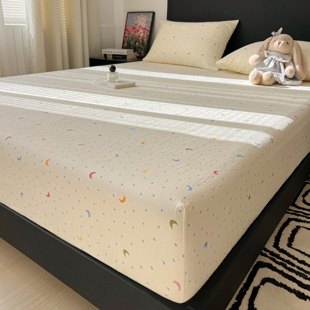 91家纺网 家纺一手货源 找家纺 韩巢家纺 2026新款三层纱单床笠热销款防滑床笠单件 星月天空