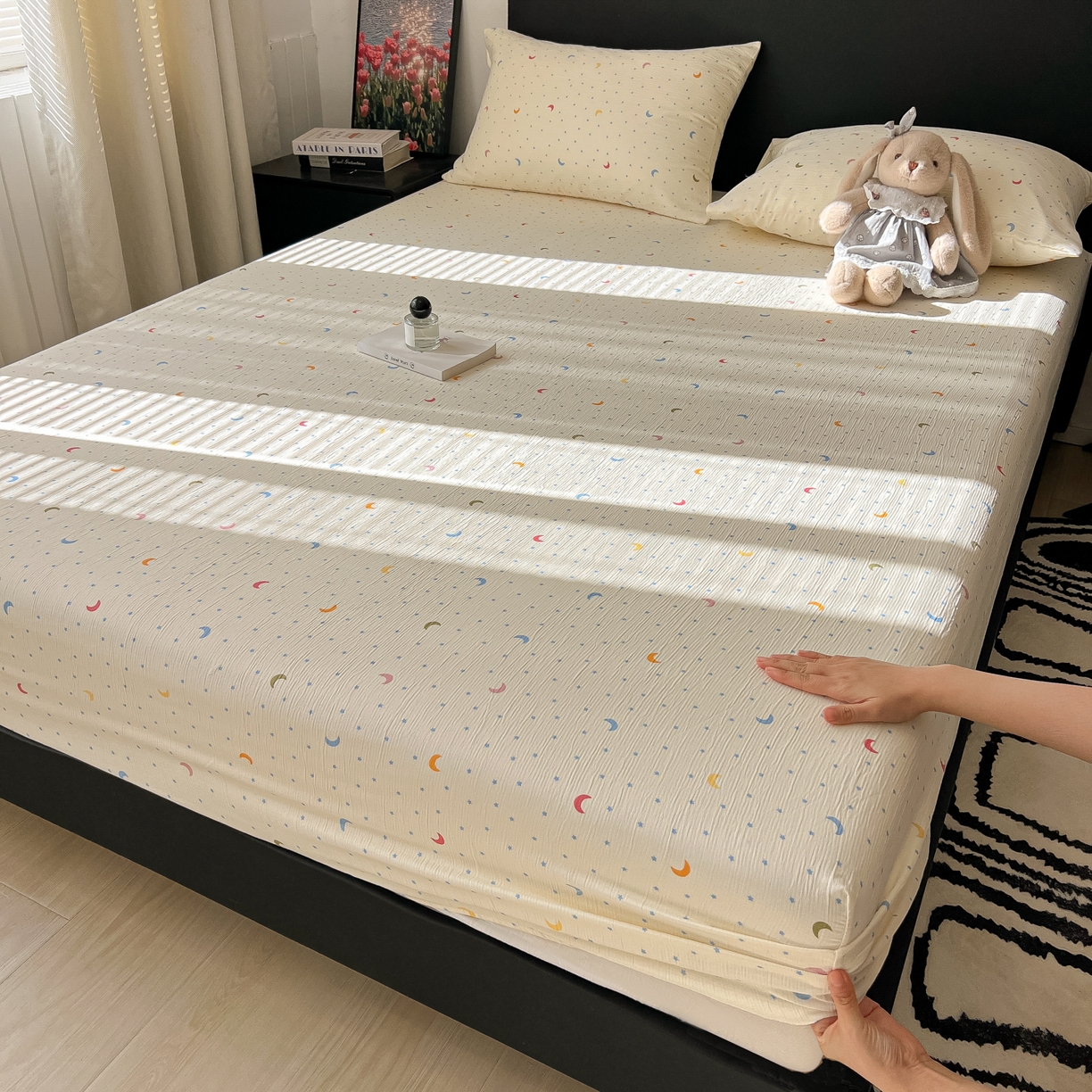 91家纺网 家纺一手货源 找家纺 韩巢家纺 2026新款三层纱单床笠热销款防滑床笠单件 星月天空