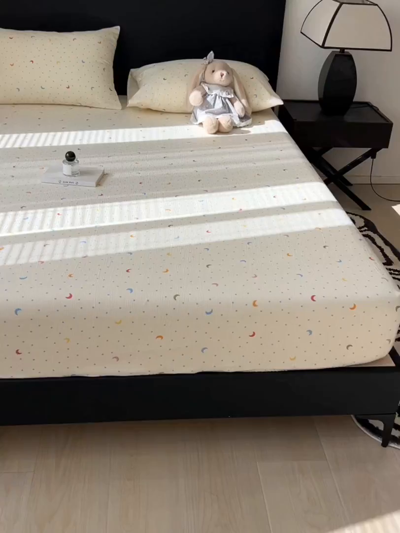 91家纺网 家纺一手货源 找家纺 韩巢家纺 2026新款三层纱单床笠热销款防滑床笠单件 星月天空