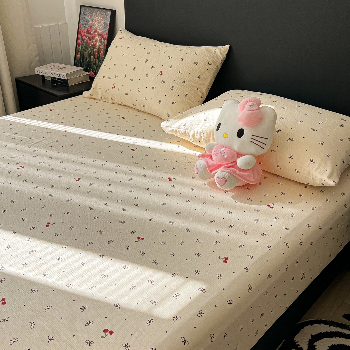 91家纺网 家纺一手货源 找家纺 韩巢家纺 2026新款三层纱单床笠热销款防滑床笠单件 樱桃蝴蝶