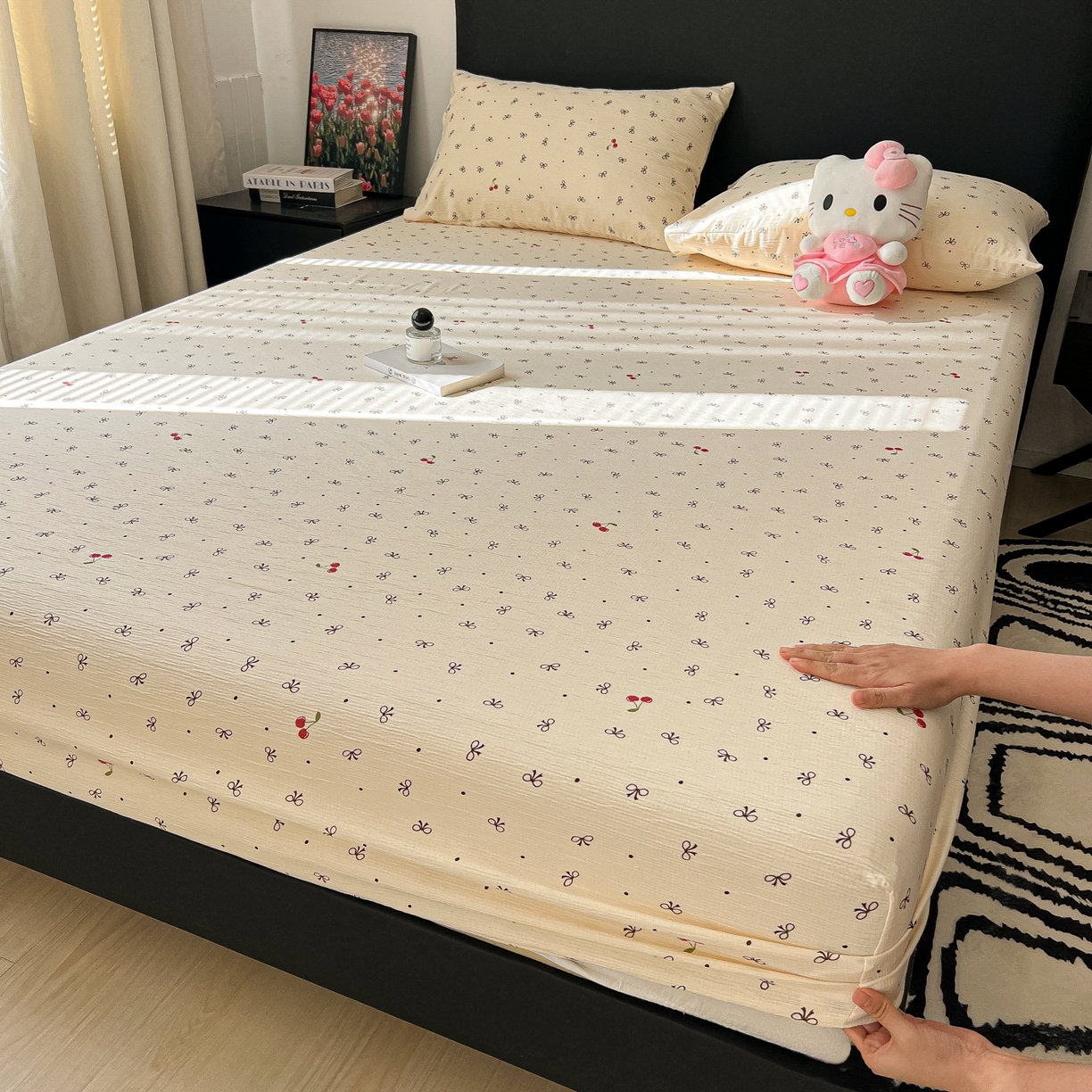 91家纺网 家纺一手货源 找家纺 韩巢家纺 2026新款三层纱单床笠热销款防滑床笠单件 樱桃蝴蝶