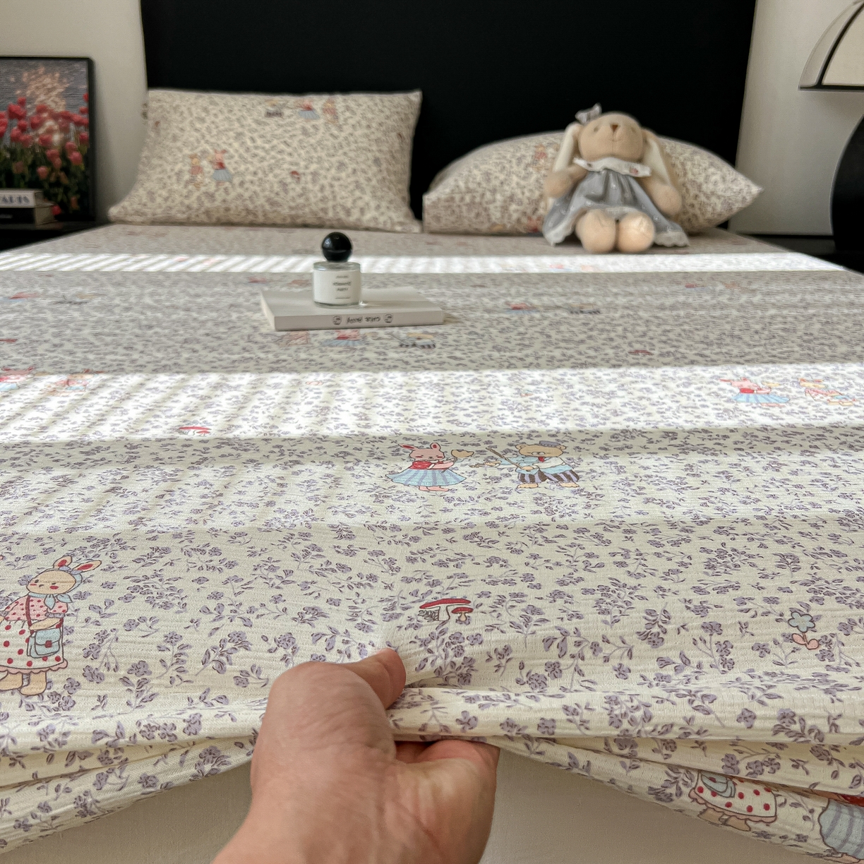 91家纺网 家纺一手货源 找家纺 韩巢家纺 2026新款三层纱单床笠热销款防滑床笠单件 圆舞曲