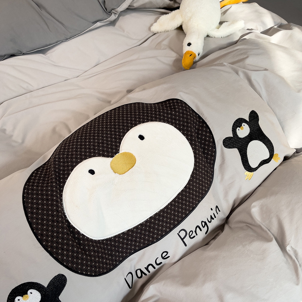 91家纺网 家纺一手货源 找家纺 炫拼家纺 2026春夏新款A类全棉纯棉40支水洗棉卡通贴布绣刺绣纯棉四件套-卡哇系列 卡哇一爵士