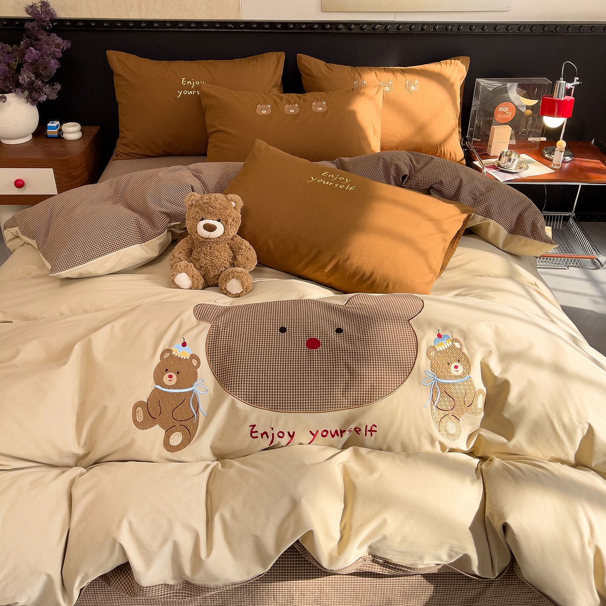 91家纺网 家纺一手货源 找家纺 炫拼家纺 2026春夏新款A类全棉纯棉40支水洗棉卡通贴布绣刺绣纯棉四件套-卡哇系列 卡哇一可可