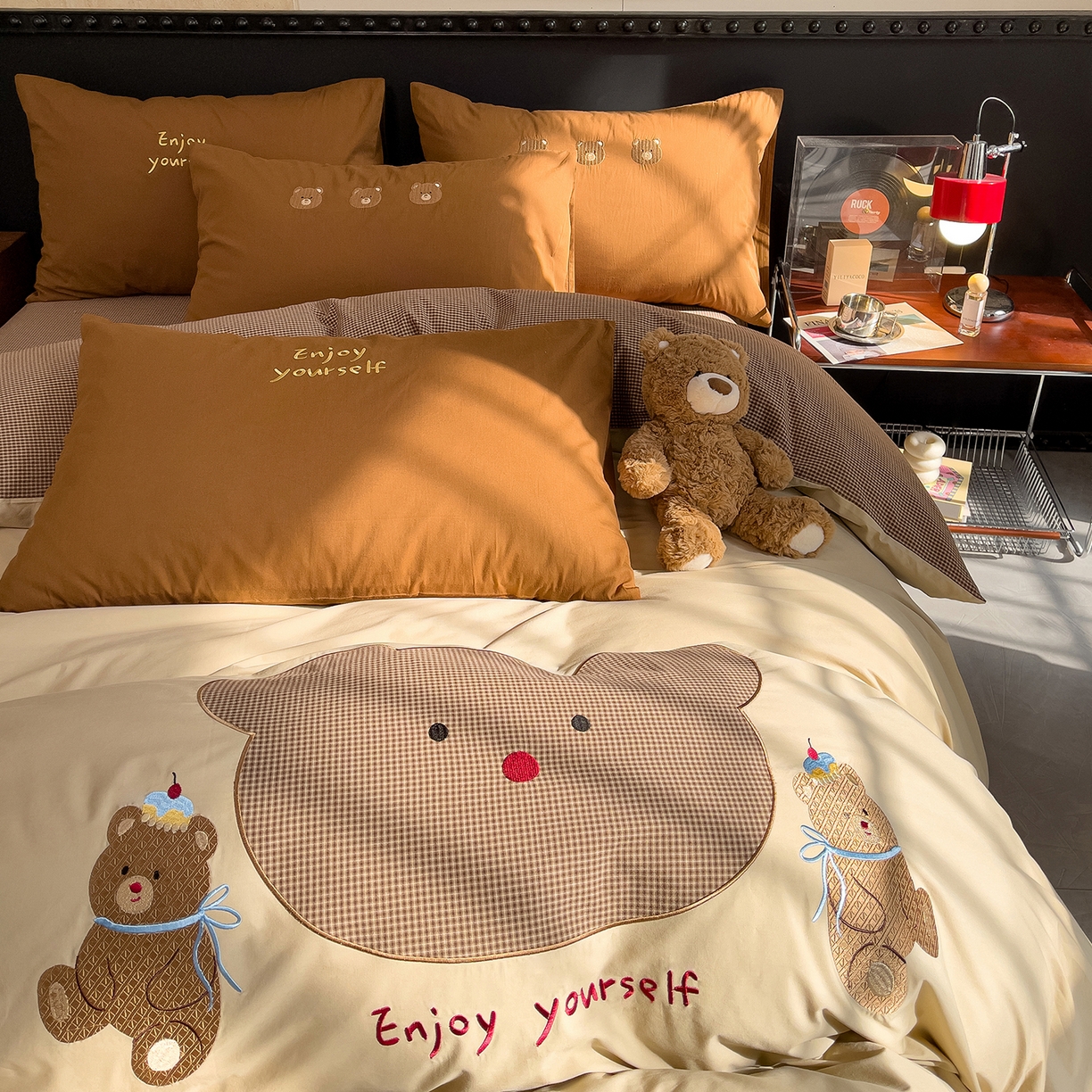 91家纺网 家纺一手货源 找家纺 炫拼家纺 2026春夏新款A类全棉纯棉40支水洗棉卡通贴布绣刺绣纯棉四件套-卡哇系列 卡哇一可可