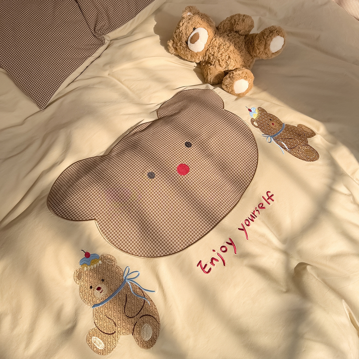 91家纺网 家纺一手货源 找家纺 炫拼家纺 2026春夏新款A类全棉纯棉40支水洗棉卡通贴布绣刺绣纯棉四件套-卡哇系列 卡哇一可可