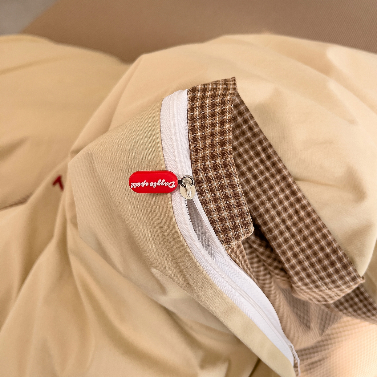 91家纺网 家纺一手货源 找家纺 炫拼家纺 2026春夏新款A类全棉纯棉40支水洗棉卡通贴布绣刺绣纯棉四件套-卡哇系列 卡哇一可可