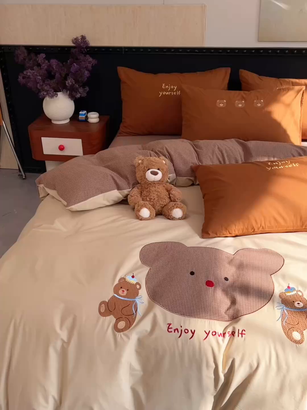 91家纺网 家纺一手货源 找家纺 炫拼家纺 2026春夏新款A类全棉纯棉40支水洗棉卡通贴布绣刺绣纯棉四件套-卡哇系列 卡哇一可可