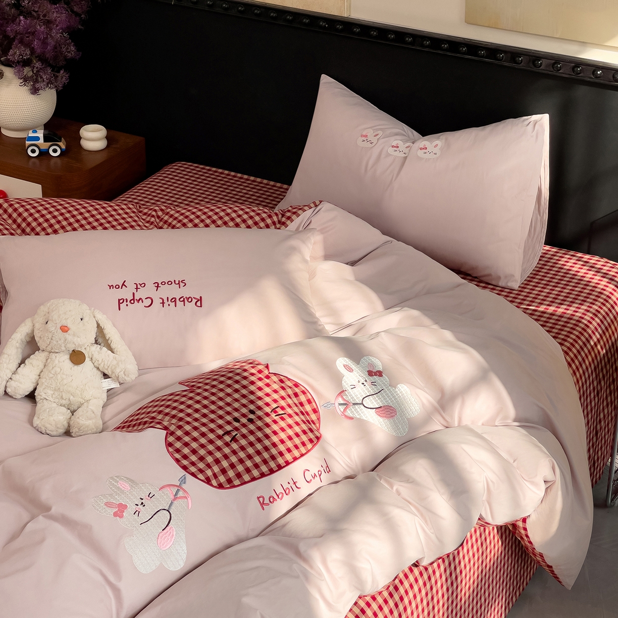 91家纺网 家纺一手货源 找家纺 炫拼家纺 2026春夏新款A类全棉纯棉40支水洗棉卡通贴布绣刺绣纯棉四件套-卡哇系列 卡哇一甜心