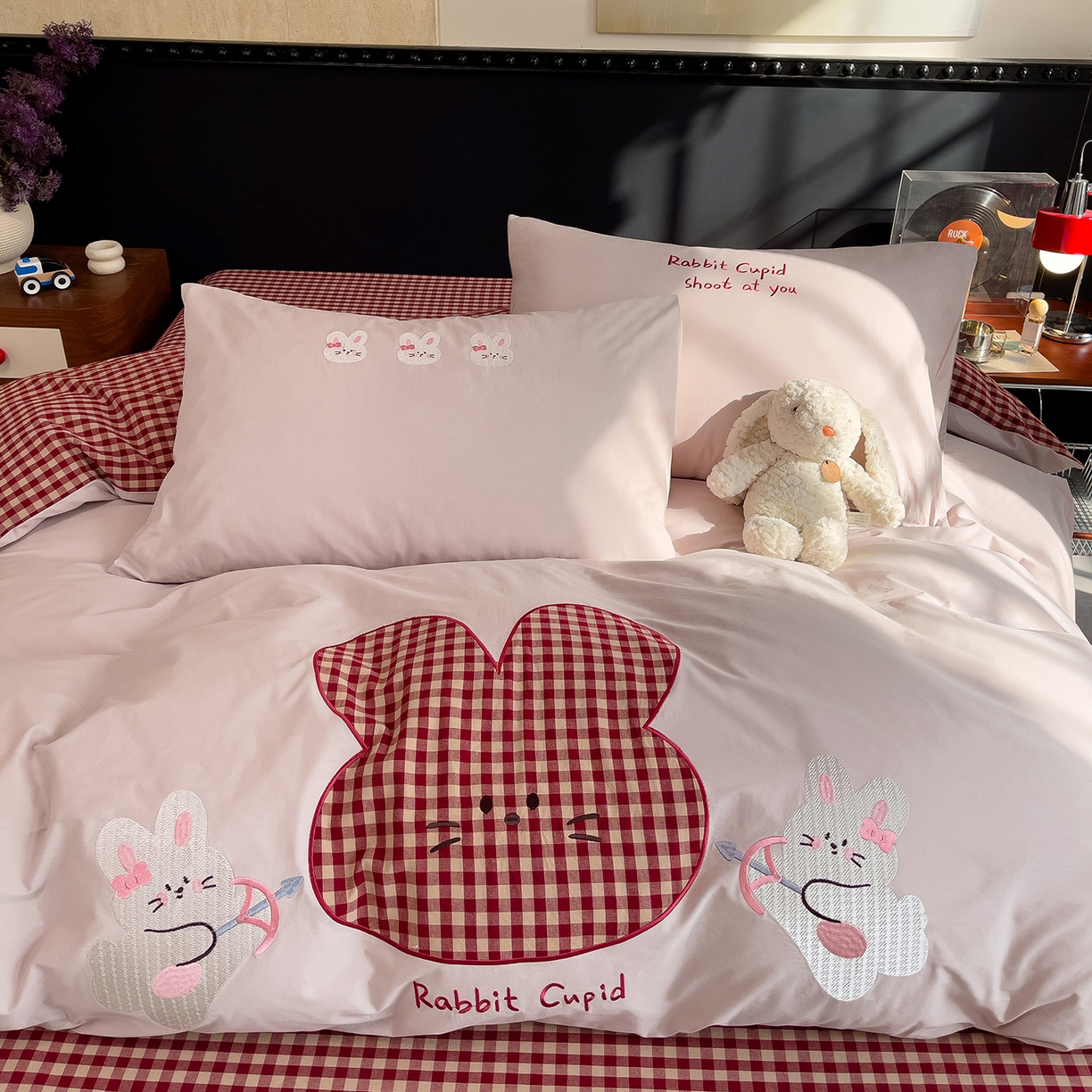 91家纺网 家纺一手货源 找家纺 炫拼家纺 2026春夏新款A类全棉纯棉40支水洗棉卡通贴布绣刺绣纯棉四件套-卡哇系列 卡哇一甜心