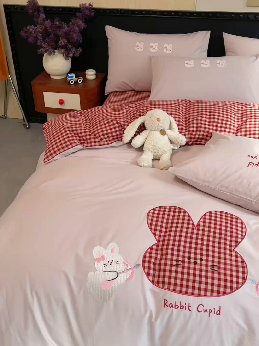 91家纺网 家纺一手货源 找家纺 炫拼家纺 2026春夏新款A类全棉纯棉40支水洗棉卡通贴布绣刺绣纯棉四件套-卡哇系列 卡哇一甜心