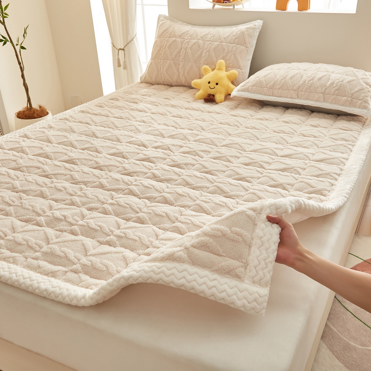 91家纺网 家纺一手货源 找家纺 （总）月茶家纺 2025新款A类塔芙绒保暖夹棉床垫-成人款（全网最低）