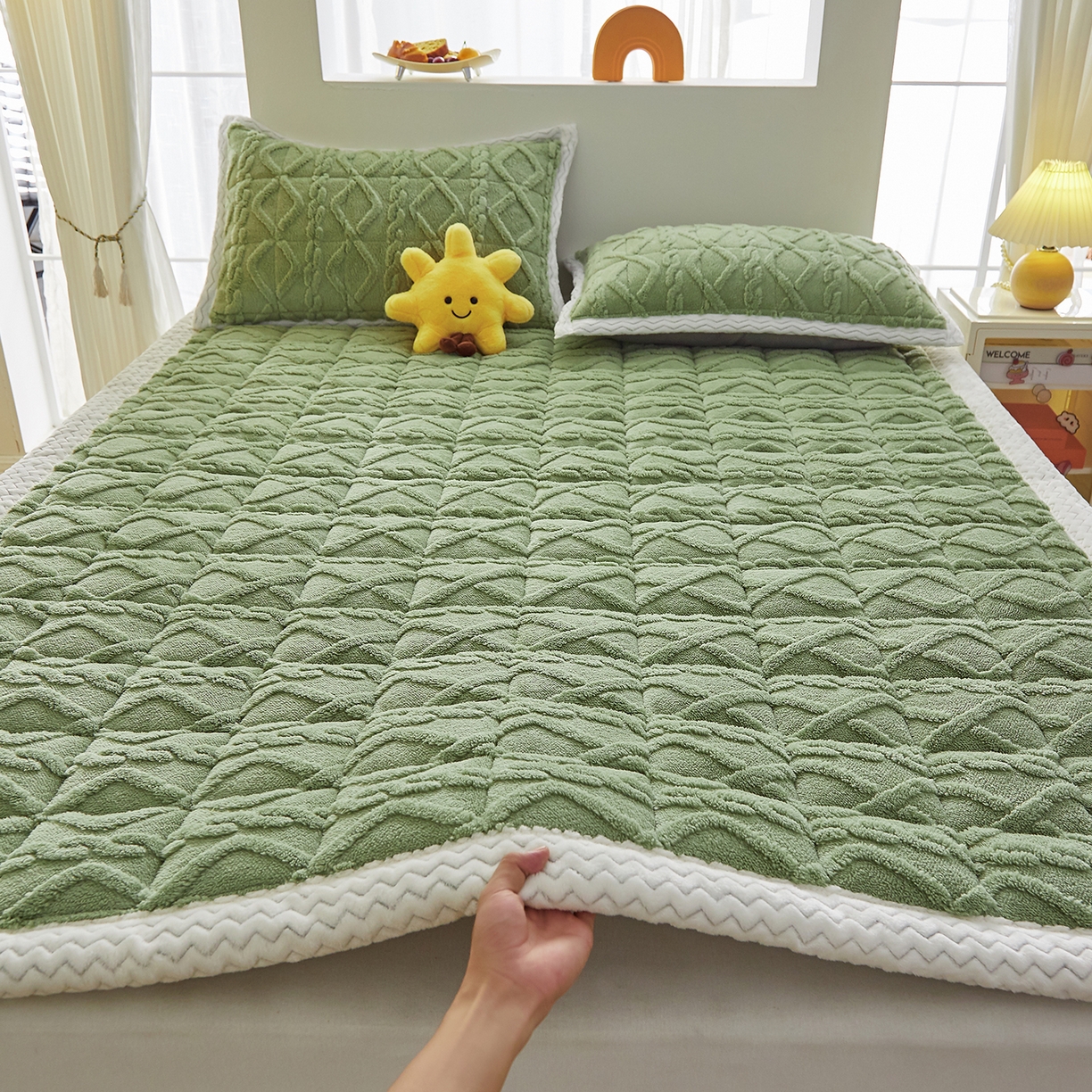 91家纺网 家纺一手货源 找家纺 月茶家纺 2025新款A类塔芙绒保暖夹棉床垫-成人款（全网最低） 橄榄绿