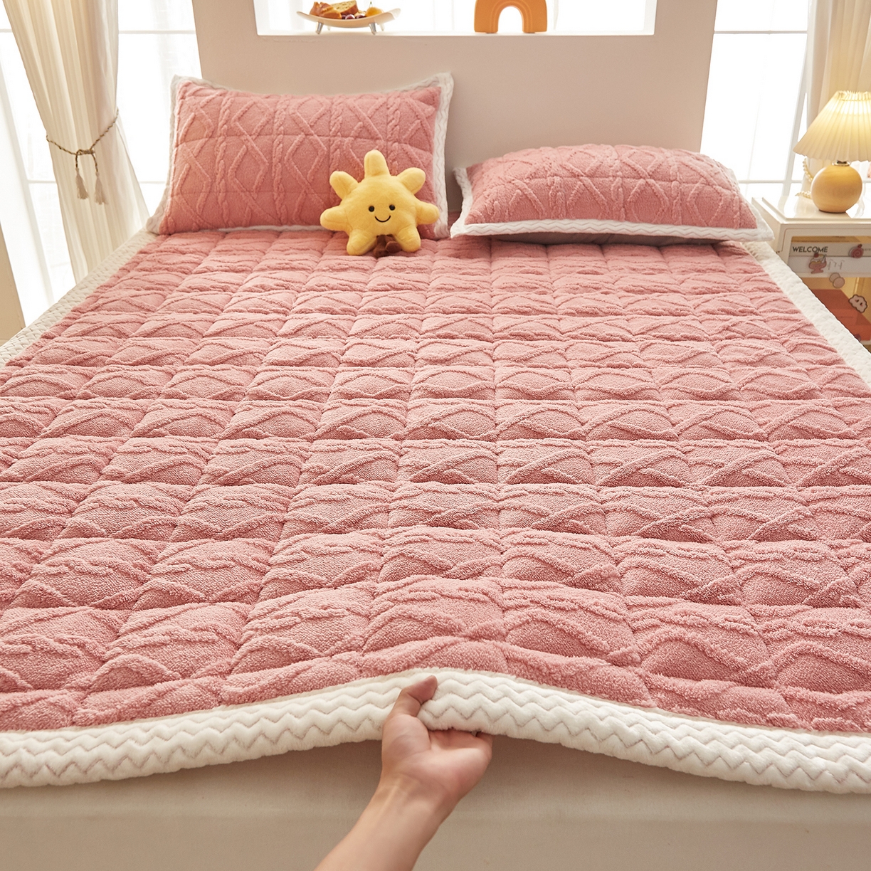 91家纺网 家纺一手货源 找家纺 月茶家纺 2025新款A类塔芙绒保暖夹棉床垫-成人款（全网最低） 豆沙粉