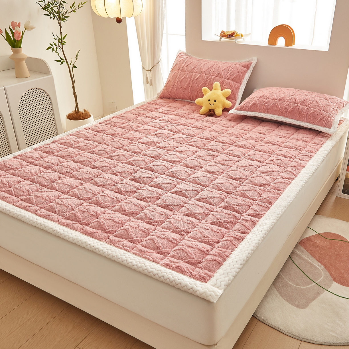 91家纺网 家纺一手货源 找家纺 月茶家纺 2025新款A类塔芙绒保暖夹棉床垫-成人款（全网最低） 豆沙粉