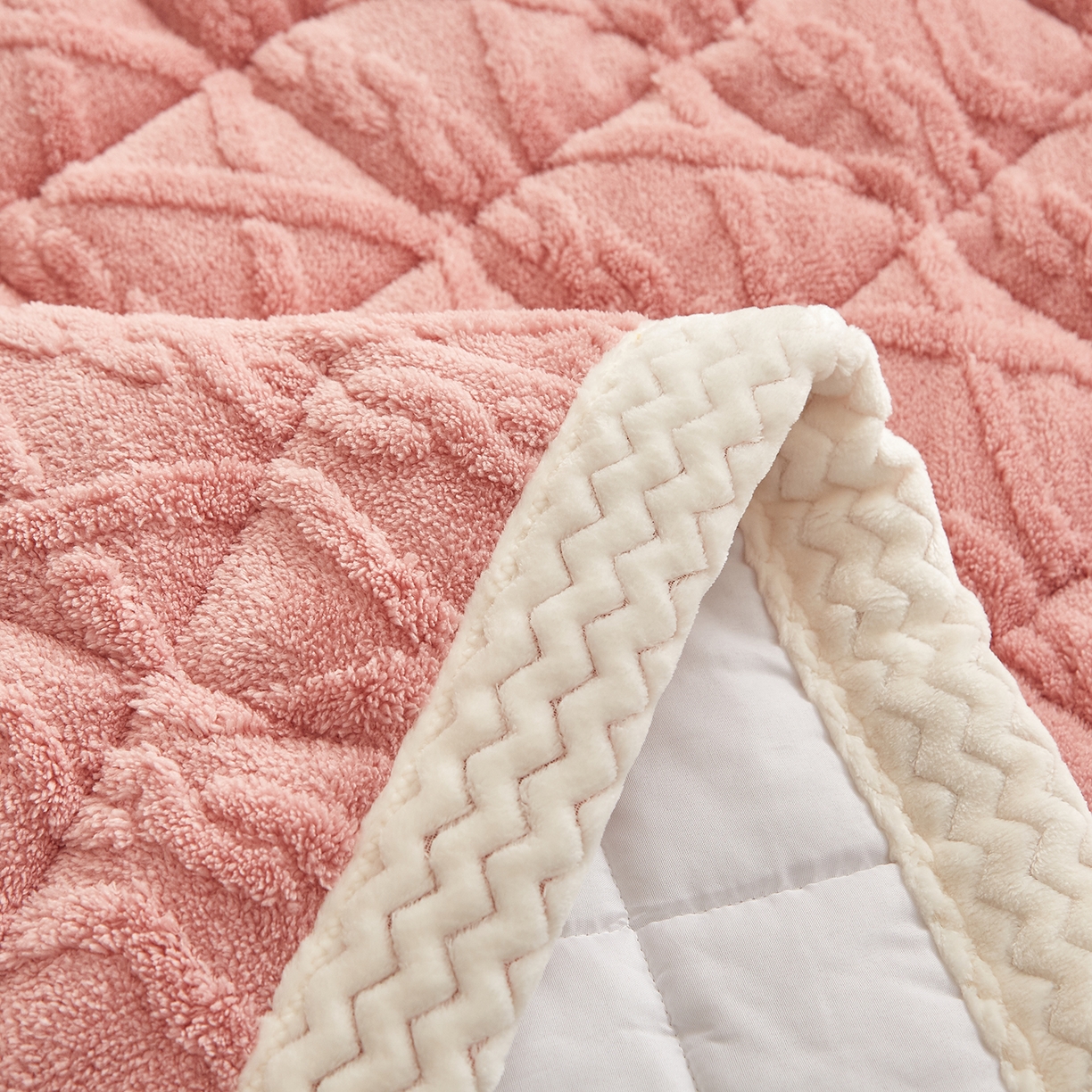 91家纺网 家纺一手货源 找家纺 月茶家纺 2025新款A类塔芙绒保暖夹棉床垫-成人款（全网最低） 豆沙粉