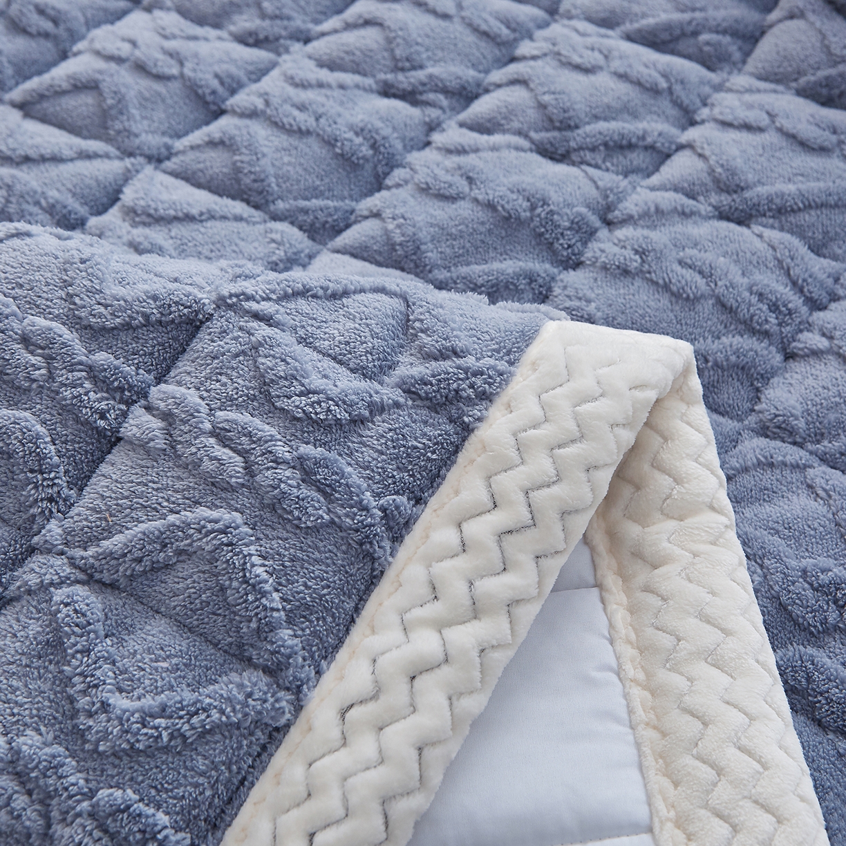 91家纺网 家纺一手货源 找家纺 月茶家纺 2025新款A类塔芙绒保暖夹棉床垫-成人款（全网最低） 格调灰