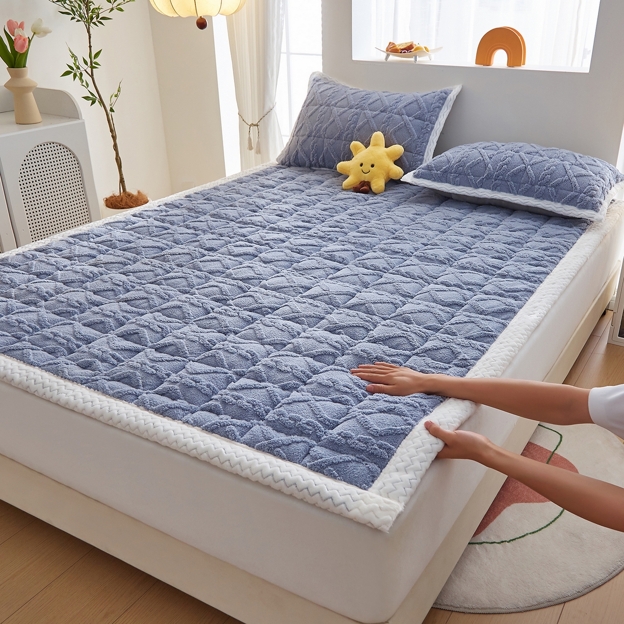 91家纺网 家纺一手货源 找家纺 月茶家纺 2025新款A类塔芙绒保暖夹棉床垫-成人款（全网最低） 格调灰