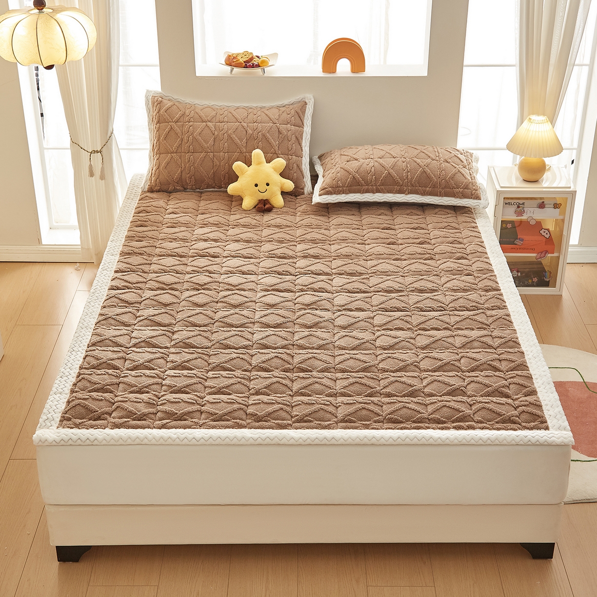 91家纺网 家纺一手货源 找家纺 月茶家纺 2025新款A类塔芙绒保暖夹棉床垫-成人款（全网最低） 焦糖咖