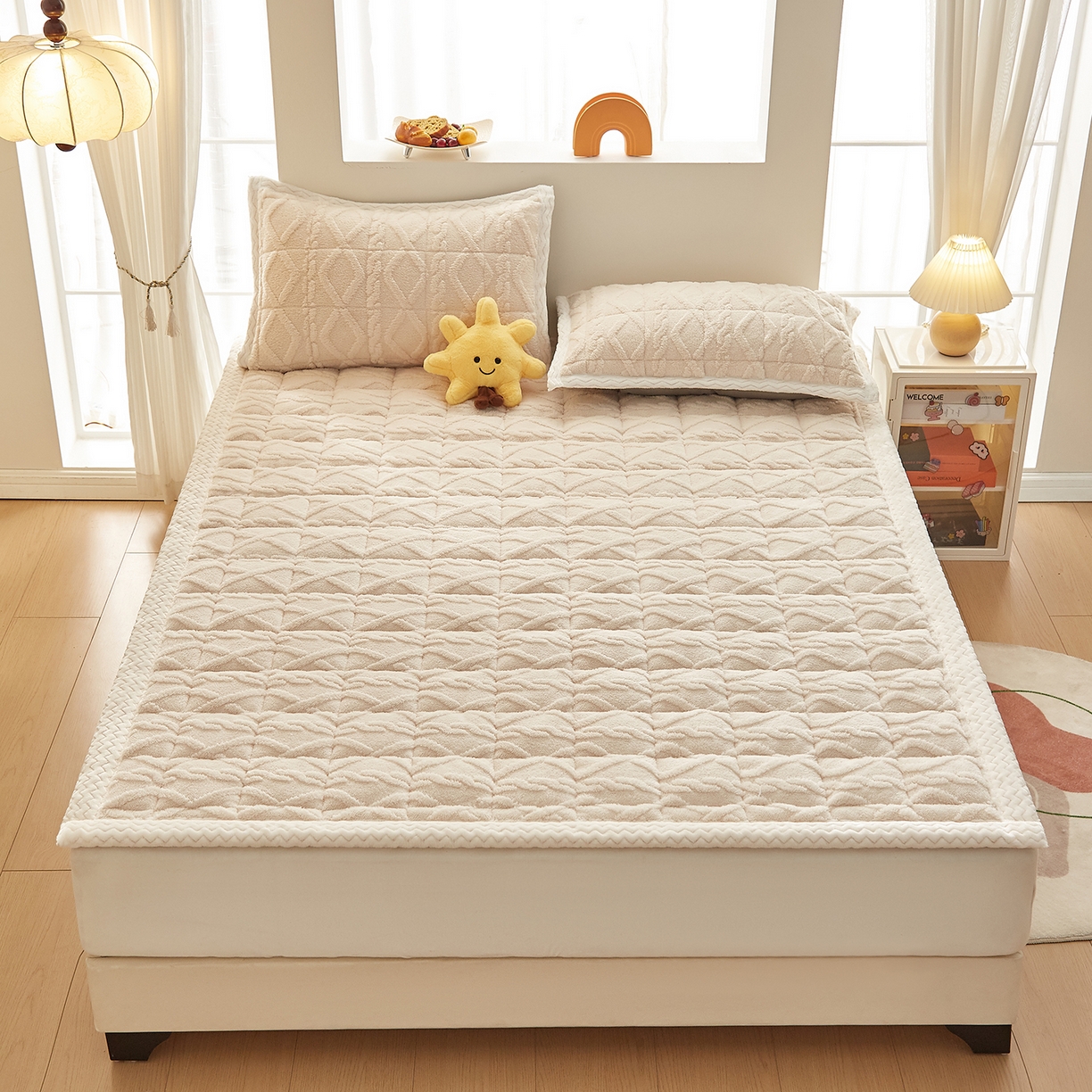 91家纺网 家纺一手货源 找家纺 月茶家纺 2025新款A类塔芙绒保暖夹棉床垫-成人款（全网最低） 奶油白