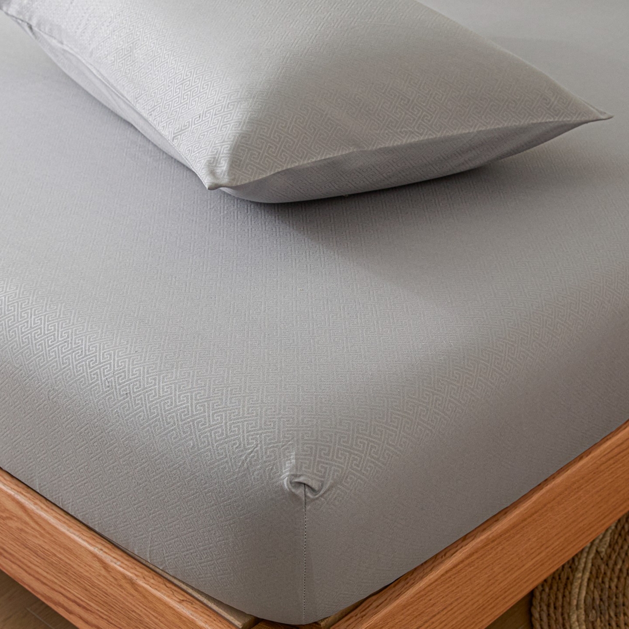 91家纺网 家纺一手货源 找家纺 衿成家纺 2026新款磨毛压光工艺单品床笠-YG系列 YG-浅灰