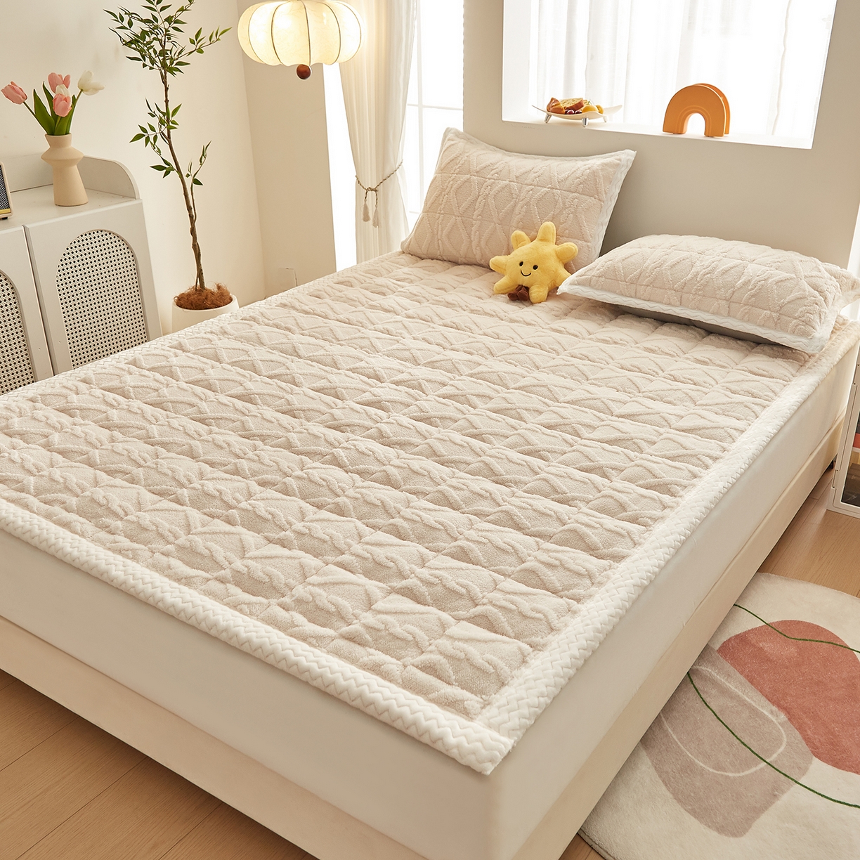 91家纺网 家纺一手货源 找家纺 月茶家纺 2025新款A类塔芙绒保暖夹棉床垫-成人款（全网最低） 奶油白