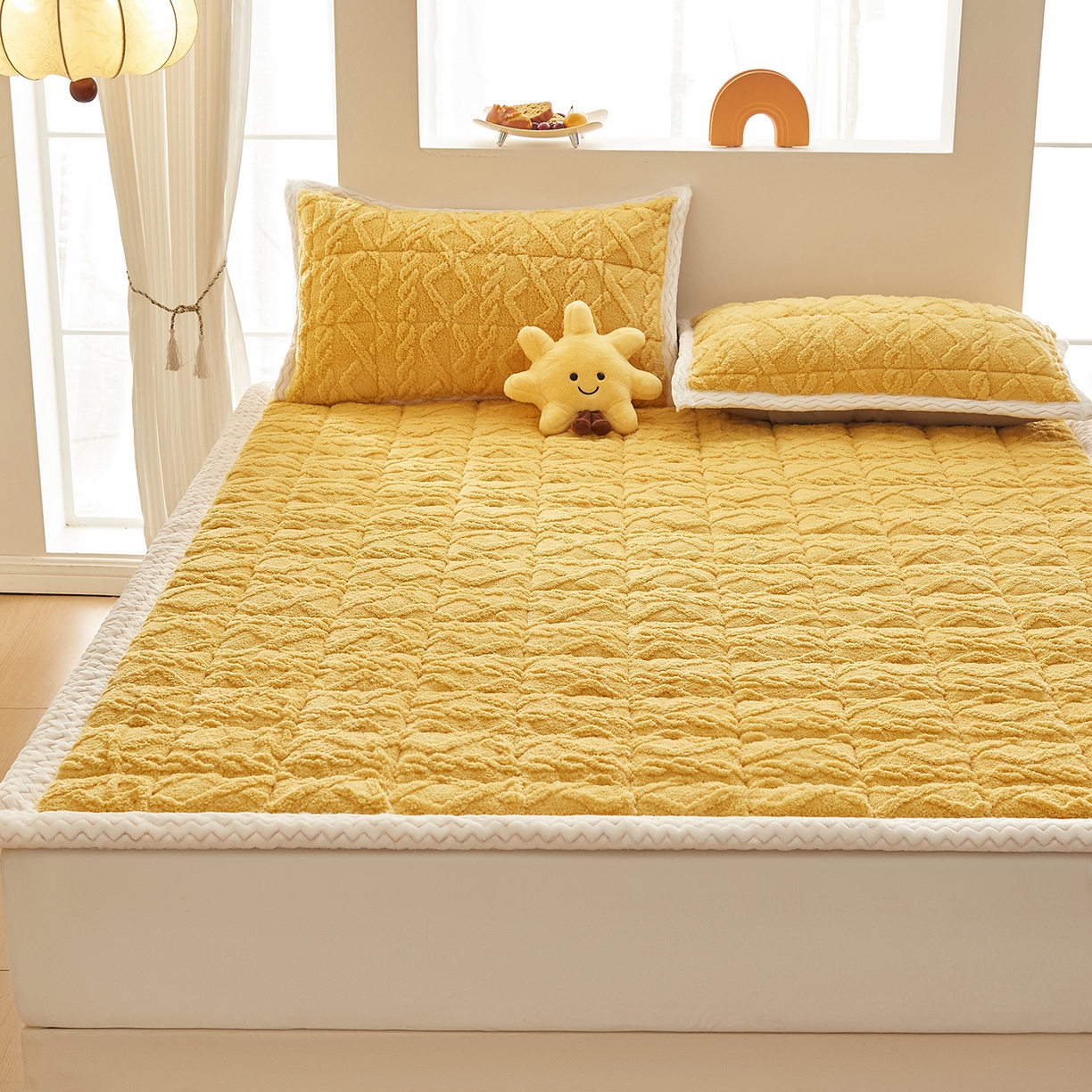 91家纺网 家纺一手货源 找家纺 月茶家纺 2025新款A类塔芙绒保暖夹棉床垫-成人款（全网最低） 柠檬黄