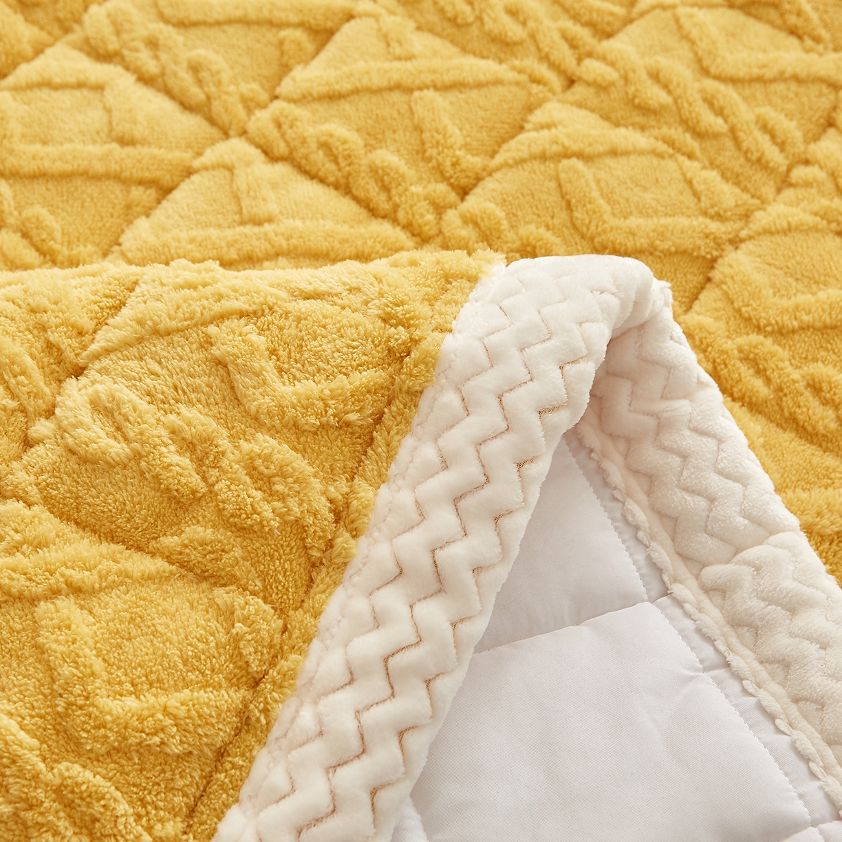 91家纺网 家纺一手货源 找家纺 月茶家纺 2025新款A类塔芙绒保暖夹棉床垫-成人款（全网最低） 柠檬黄