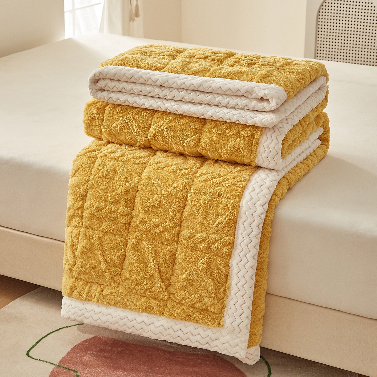 91家纺网 家纺一手货源 找家纺 月茶家纺 2025新款A类塔芙绒保暖夹棉床垫-成人款（全网最低） 柠檬黄