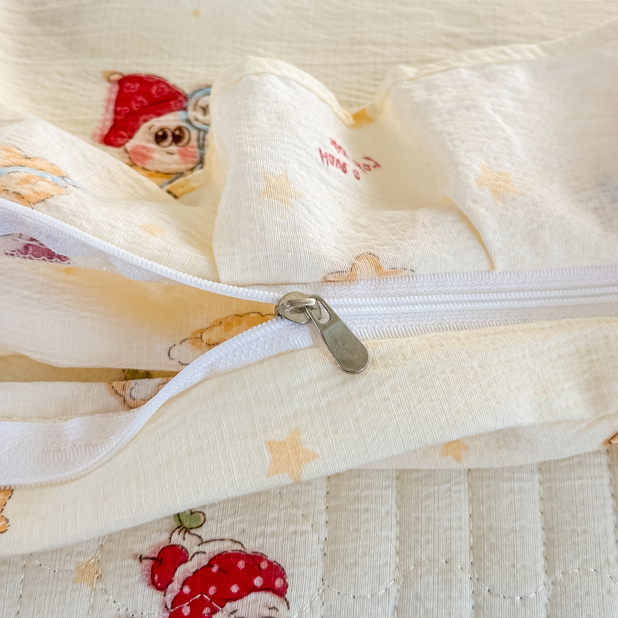 91家纺网 家纺一手货源 找家纺 梓之赫 2026春夏新款A类云感木棉双层纱夹棉床盖四件套 萌萌星星人