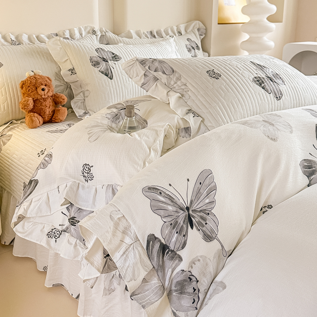 91家纺网 家纺一手货源 找家纺 梓之赫 2026春夏新款A类云感木棉双层纱夹棉床盖四件套 暮色蝴蝶