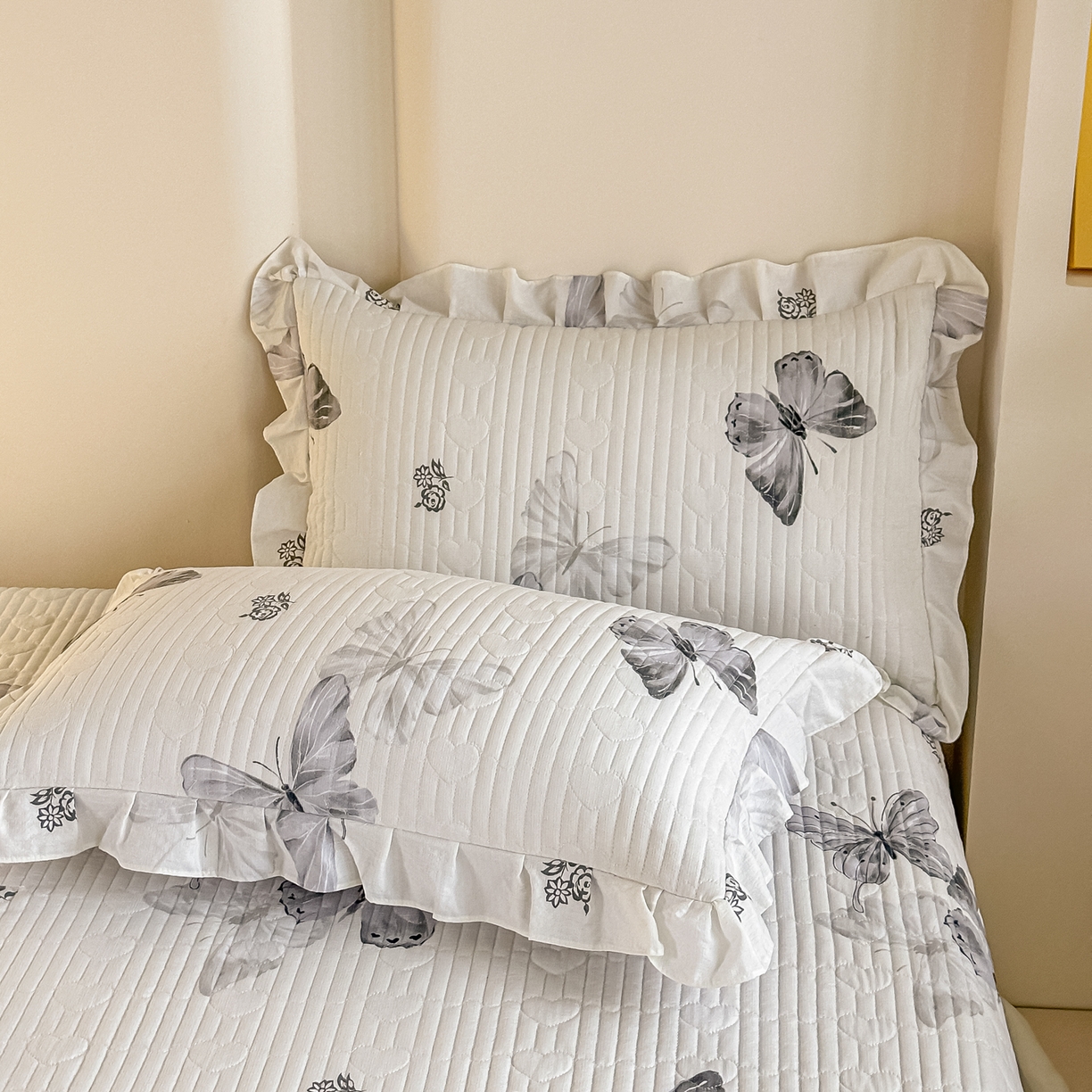 91家纺网 家纺一手货源 找家纺 梓之赫 2026春夏新款A类云感木棉双层纱夹棉床盖四件套 暮色蝴蝶