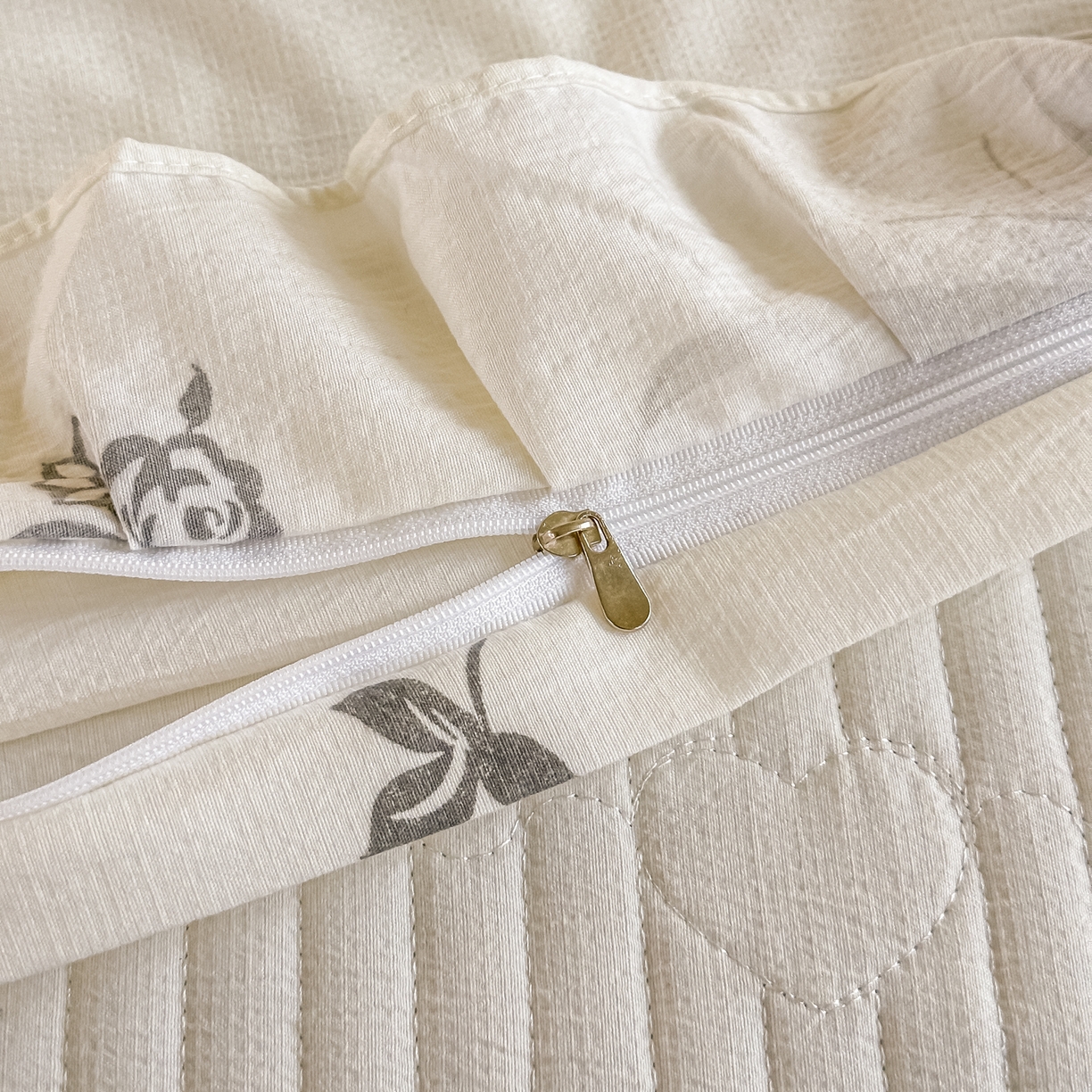 91家纺网 家纺一手货源 找家纺 梓之赫 2026春夏新款A类云感木棉双层纱夹棉床盖四件套 暮色蝴蝶