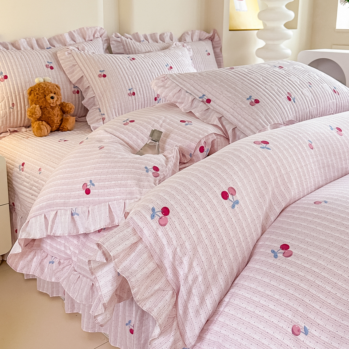 91家纺网 家纺一手货源 找家纺 梓之赫 2026春夏新款A类云感木棉双层纱夹棉床盖四件套 浅樱啵啵