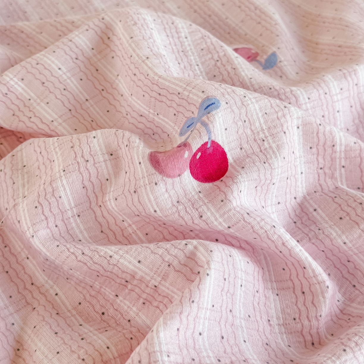 91家纺网 家纺一手货源 找家纺 梓之赫 2026春夏新款A类云感木棉双层纱夹棉床盖四件套 浅樱啵啵