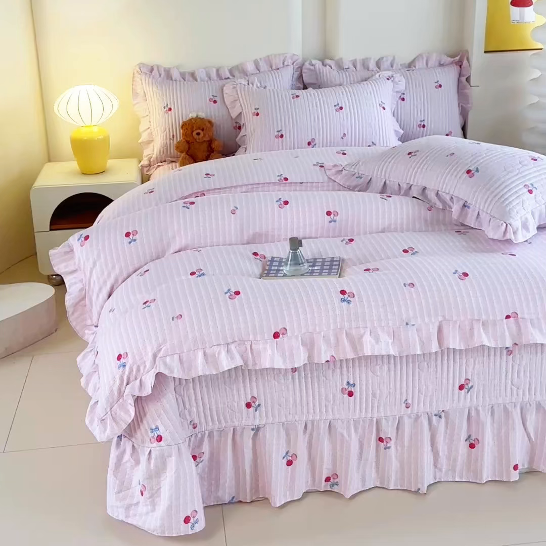 91家纺网 家纺一手货源 找家纺 梓之赫 2026春夏新款A类云感木棉双层纱夹棉床盖四件套 浅樱啵啵