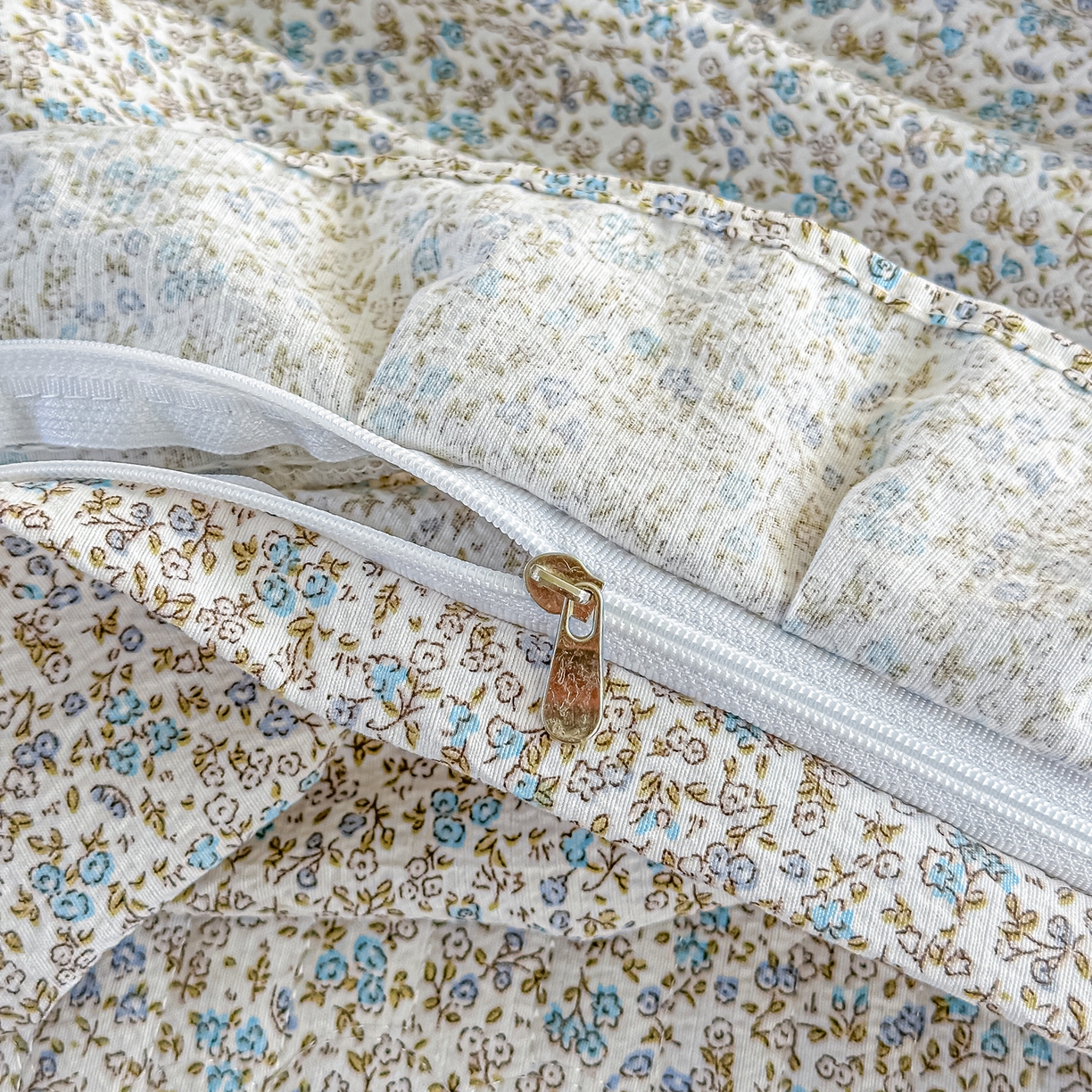 91家纺网 家纺一手货源 找家纺 梓之赫 2026春夏新款A类云感木棉双层纱夹棉床盖四件套 寻觅-浅米