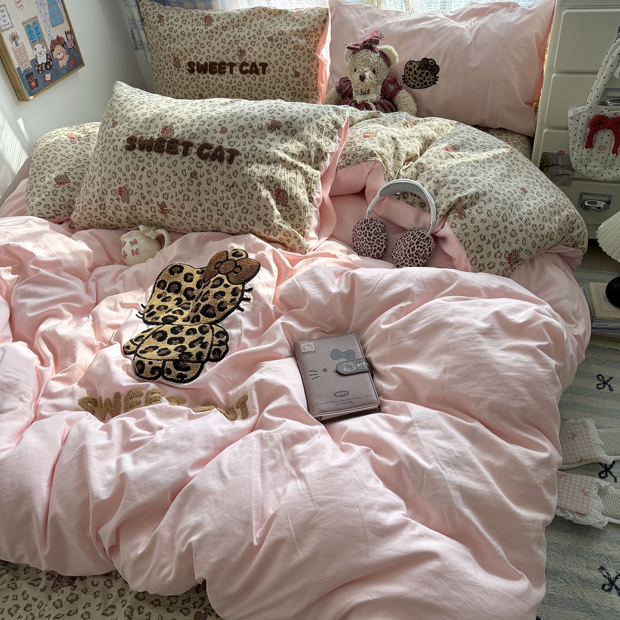 91家纺网 家纺一手货源 找家纺 原素 2026新款新春卡哇伊毛巾绣四件套 豹纹背影猫