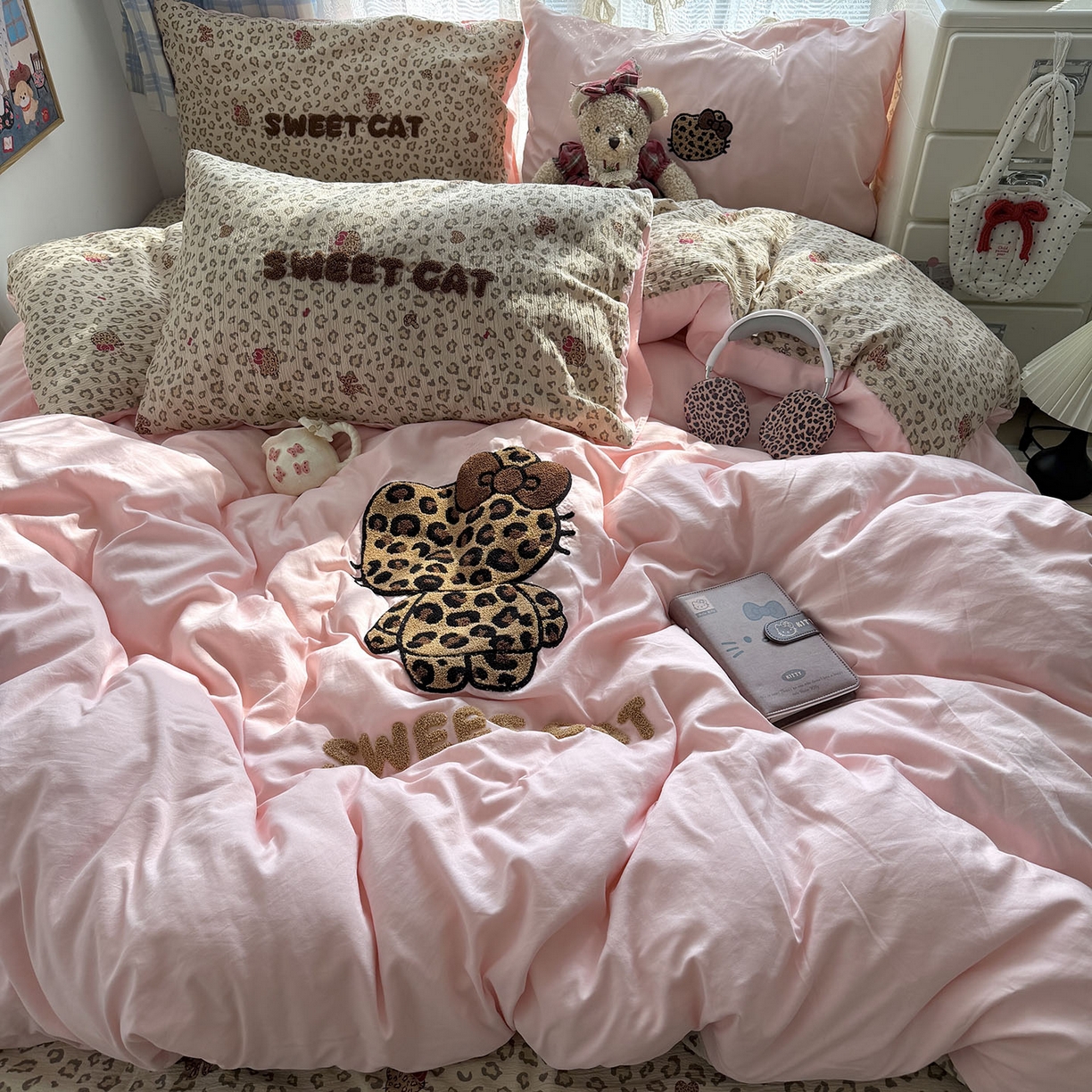 91家纺网 家纺一手货源 找家纺 原素 2026新款新春卡哇伊毛巾绣四件套 豹纹背影猫