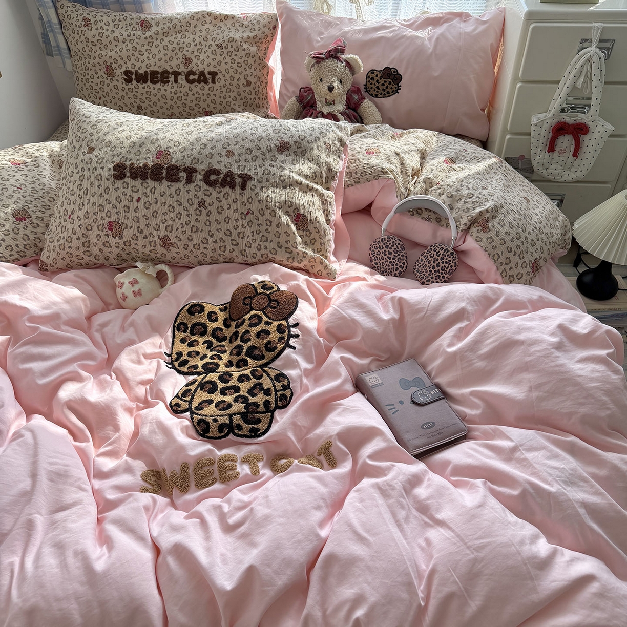 91家纺网 家纺一手货源 找家纺 原素 2026新款新春卡哇伊毛巾绣四件套 豹纹背影猫