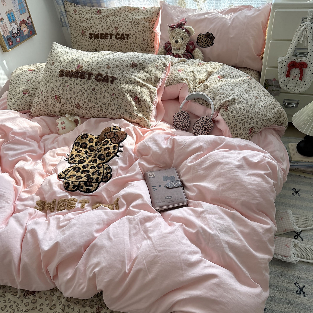 91家纺网 家纺一手货源 找家纺 原素 2026新款新春卡哇伊毛巾绣四件套 豹纹背影猫