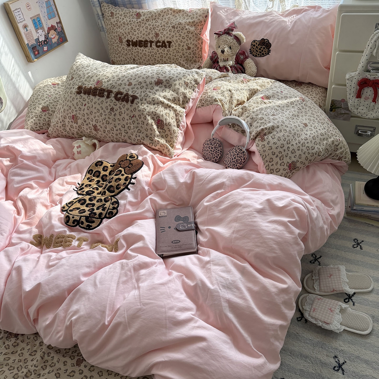 91家纺网 家纺一手货源 找家纺 原素 2026新款新春卡哇伊毛巾绣四件套 豹纹背影猫