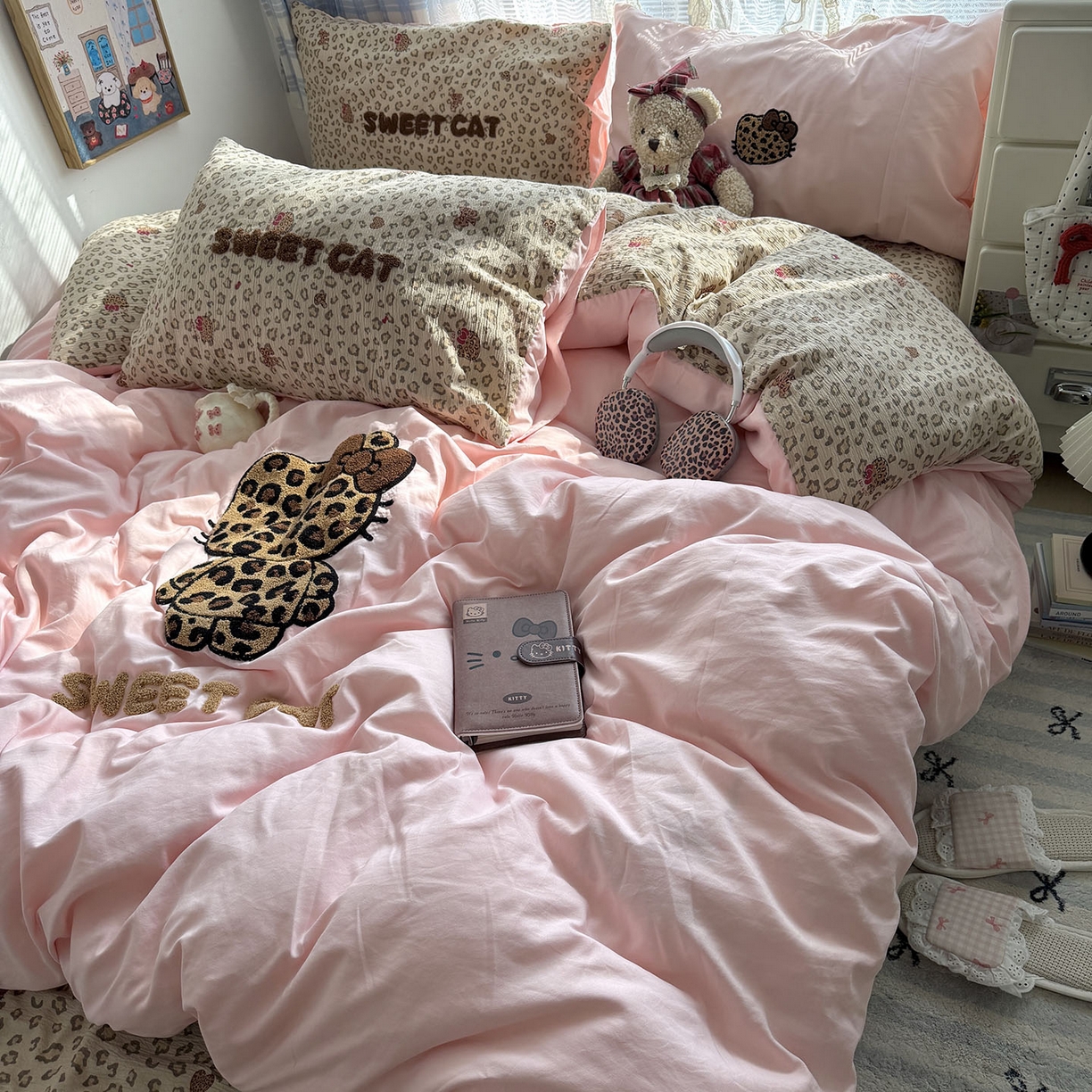 91家纺网 家纺一手货源 找家纺 原素 2026新款新春卡哇伊毛巾绣四件套 豹纹背影猫