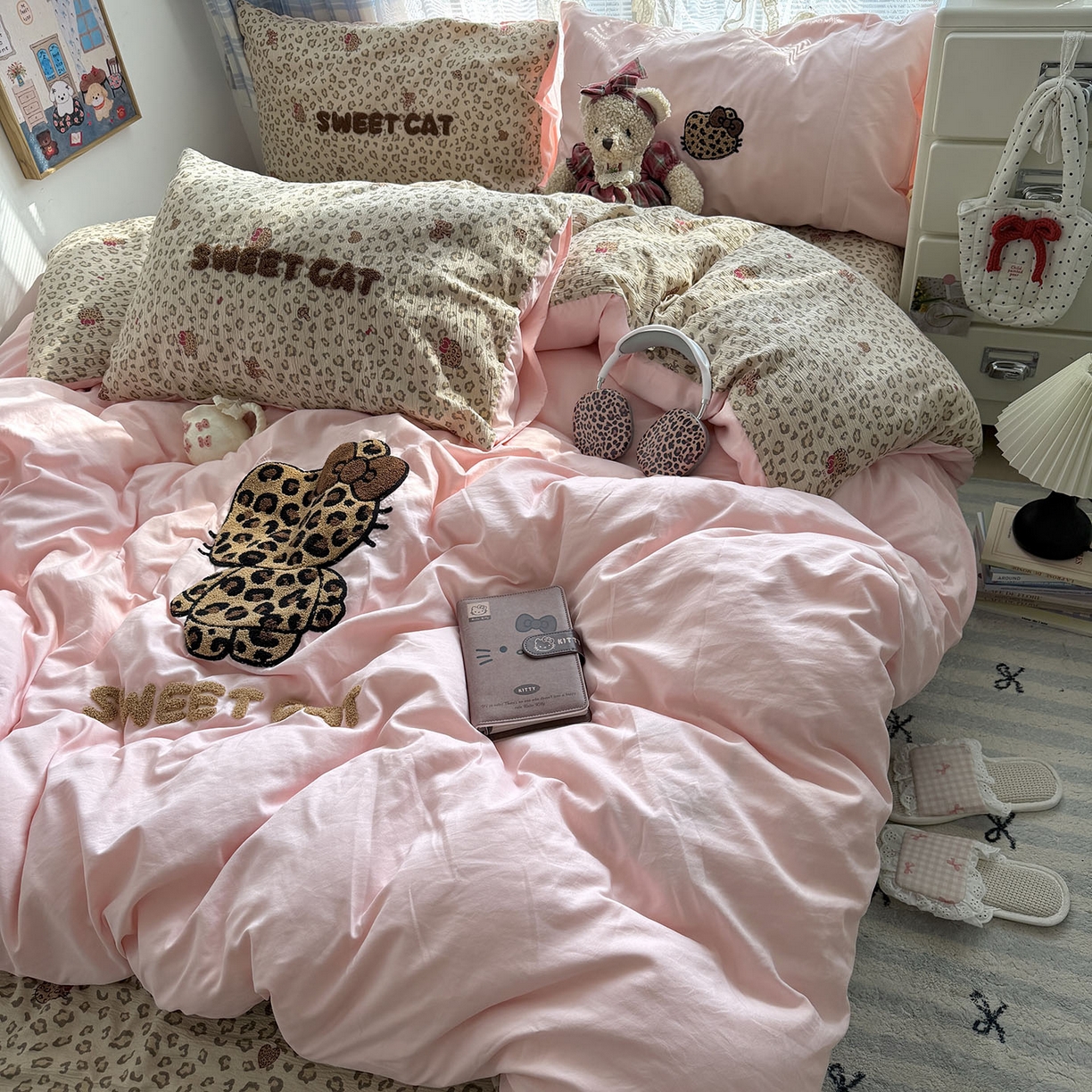 91家纺网 家纺一手货源 找家纺 原素 2026新款新春卡哇伊毛巾绣四件套 豹纹背影猫