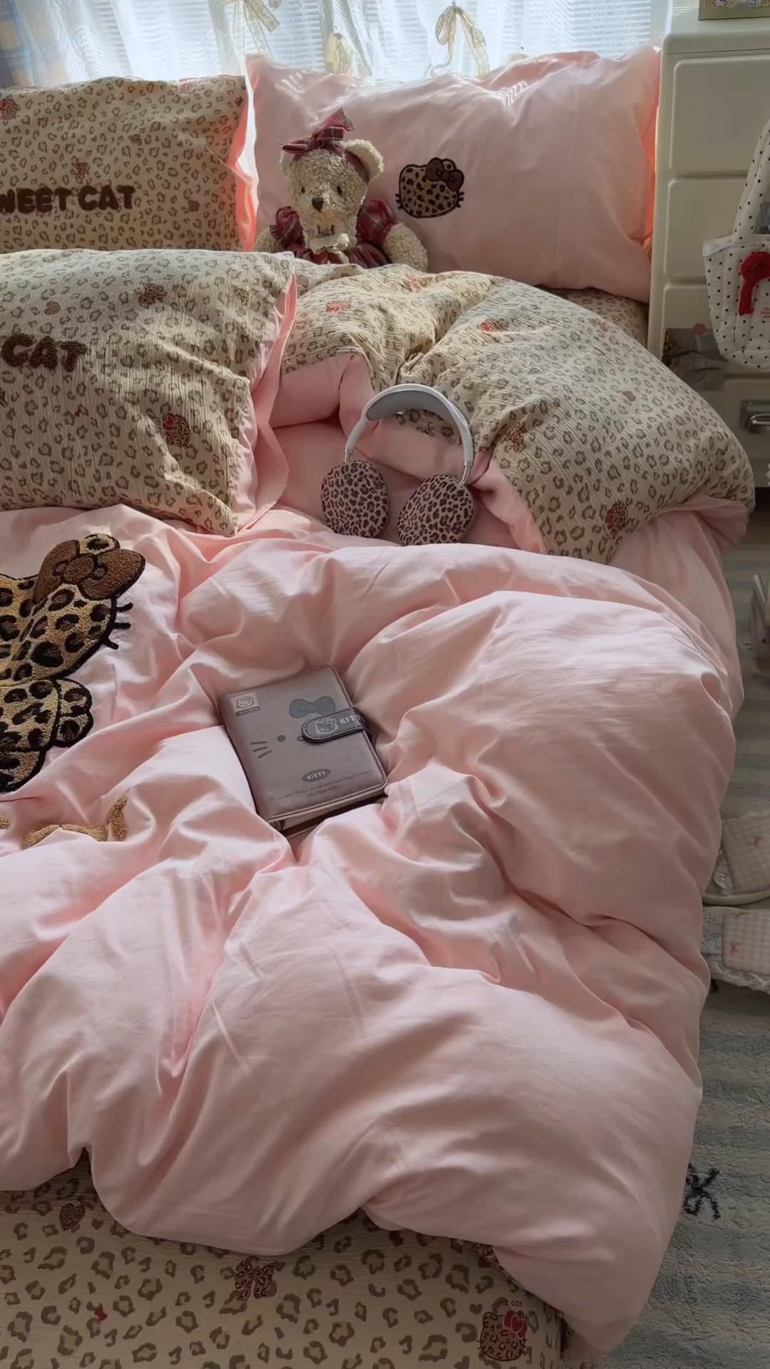 91家纺网 家纺一手货源 找家纺 原素 2026新款新春卡哇伊毛巾绣四件套 豹纹背影猫