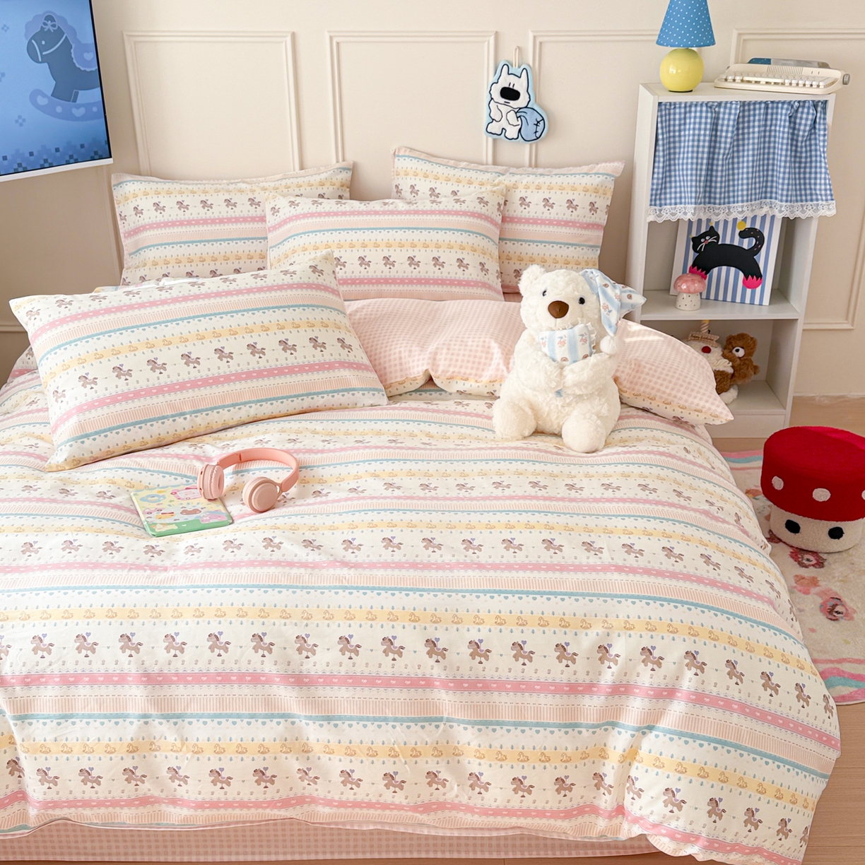 91家纺网 家纺一手货源 找家纺 简宜家居（朝初家纺） 2026新款全棉12868卡通印花四件套大耳朵兔兔系列 彩条马仔